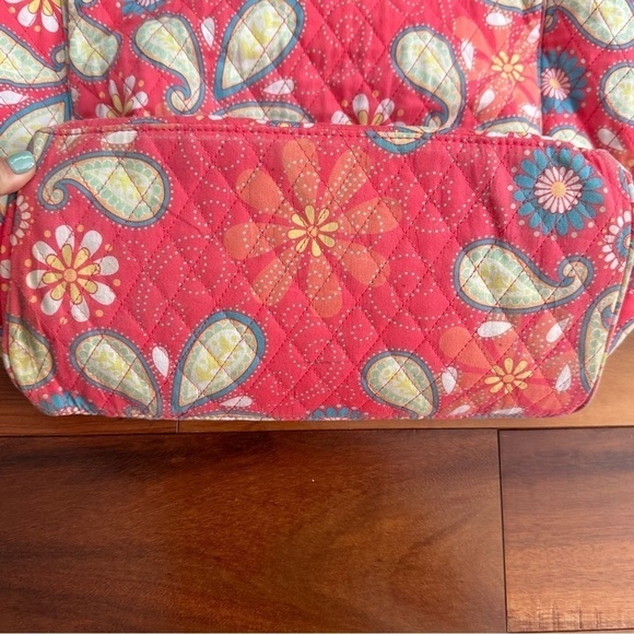 Emma & Chloe Paisley Floral Quilted Tote - Picture 9 of 12